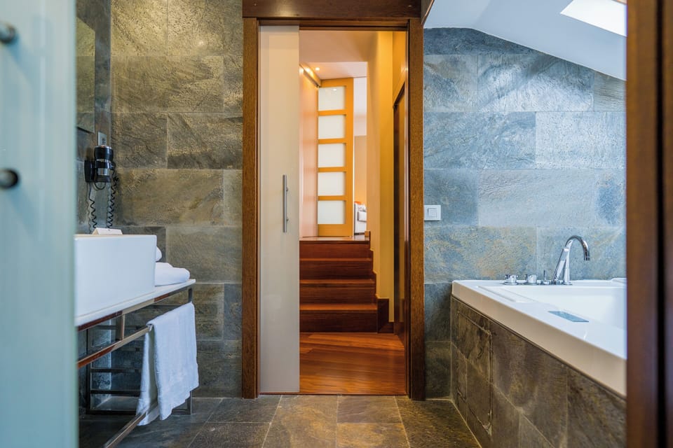 Junior Suite | Bathroom | Designer toiletries, hair dryer, bidet