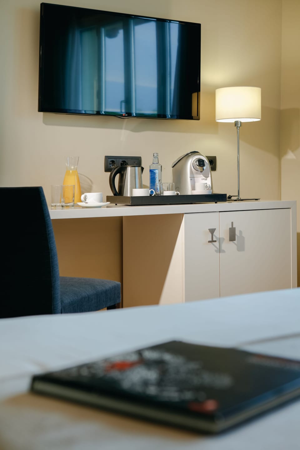 Triple Room | Minibar, in-room safe, desk, laptop workspace