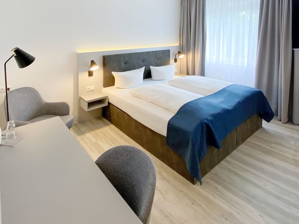 Comfort Double Room | Hypo-allergenic bedding, minibar, desk, blackout drapes