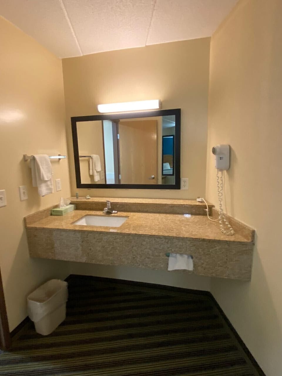 American Inn and Suites Hotel in Peosta