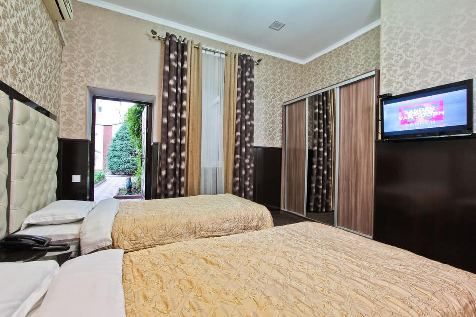 Standard Double or Twin Room | Egyptian cotton sheets, down comforters, minibar, in-room safe
