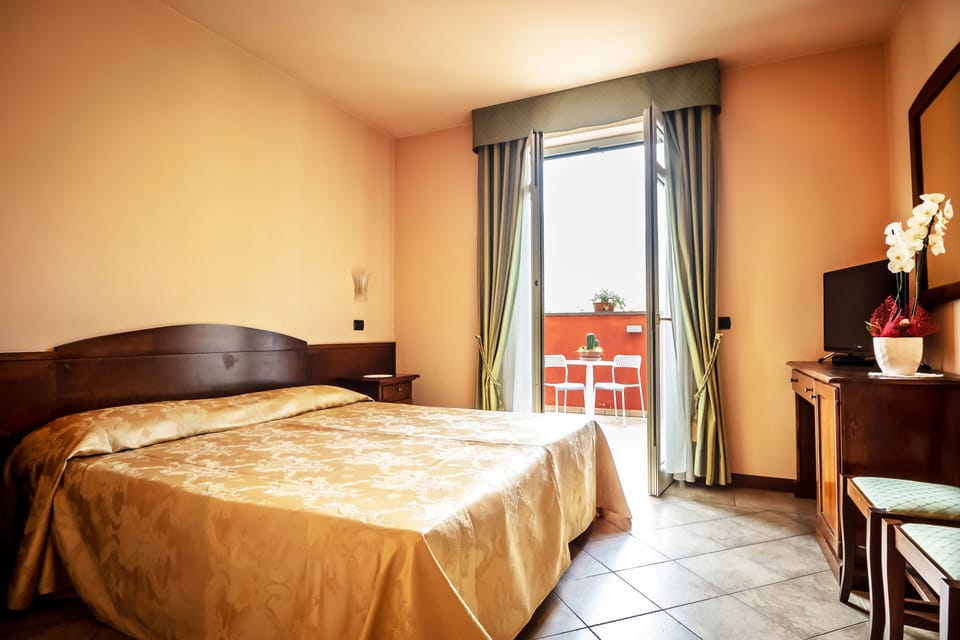 1 bedroom, in-room safe, desk, blackout drapes