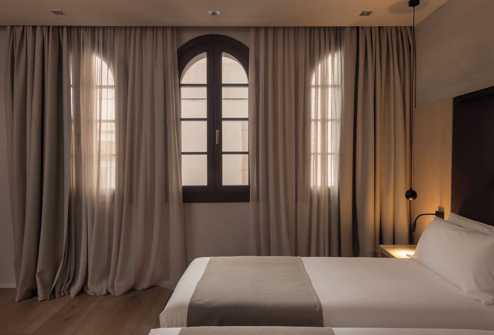Down comforters, in-room safe, desk, blackout drapes