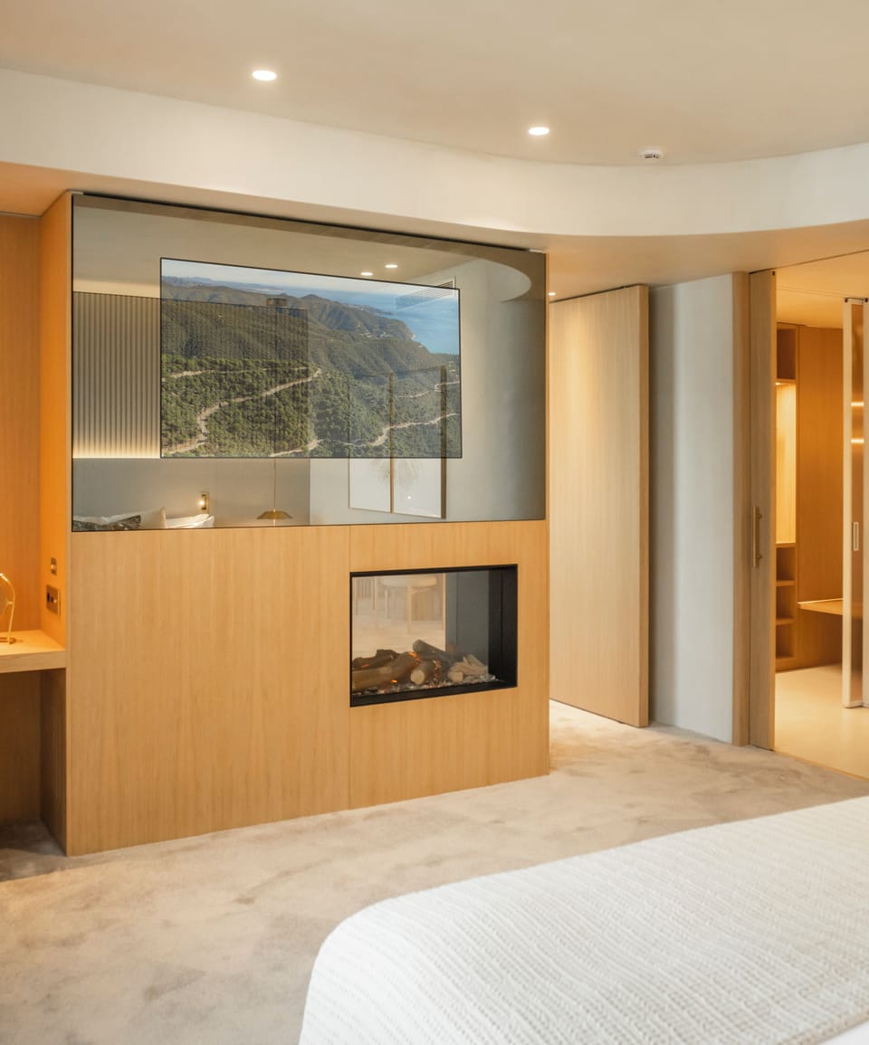Deluxe Suite | Egyptian cotton sheets, premium bedding, minibar, in-room safe
