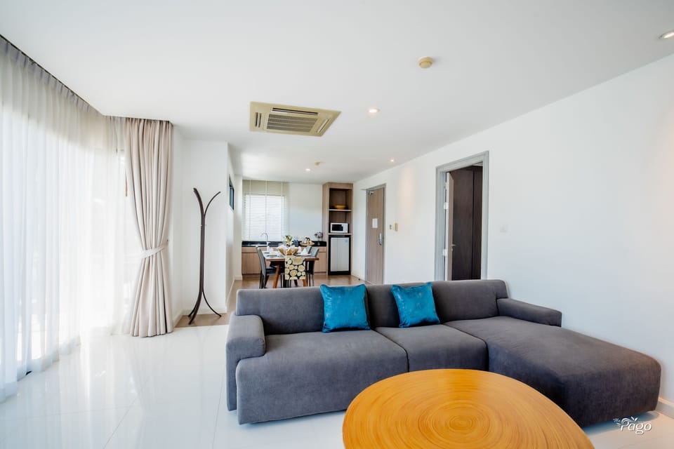 Family Suite | In-room safe, individually decorated, desk, blackout drapes