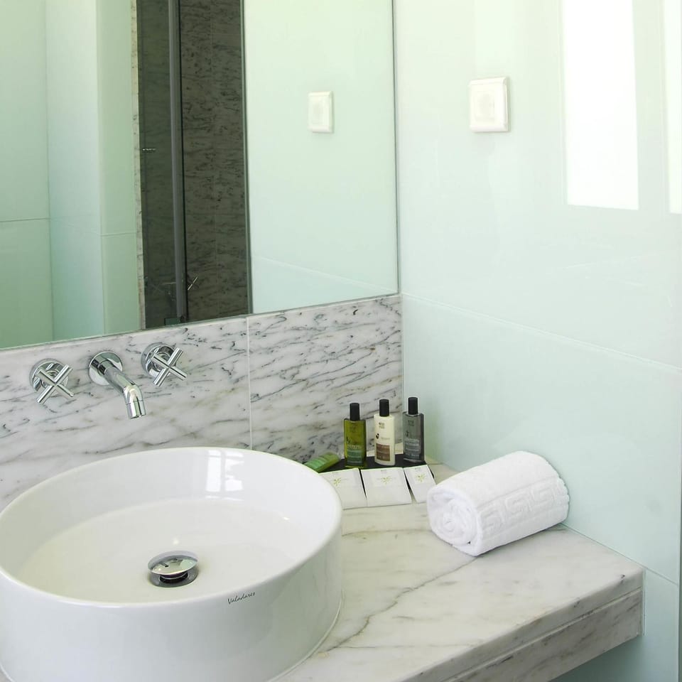 Combined shower/tub, free toiletries, hair dryer, bathrobes