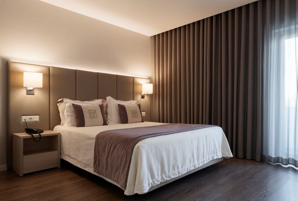 Hypo-allergenic bedding, minibar, in-room safe, desk