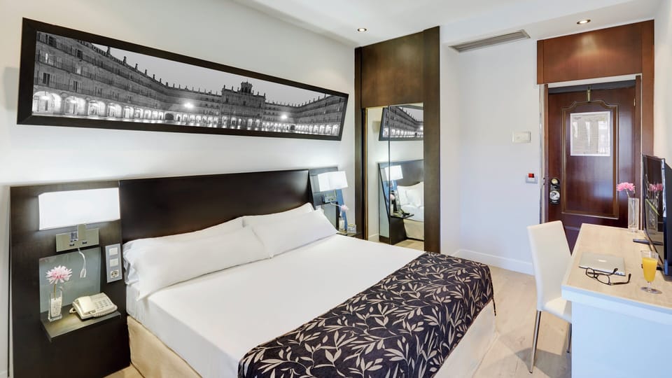 Classic Twin Room (Exterior) | Minibar, in-room safe, desk, laptop workspace