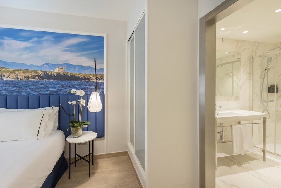 Double or Twin Room | Premium bedding, down comforters, memory foam beds, minibar