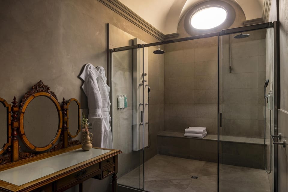 Torrigiani Junior Suite | Bathroom | Rainfall showerhead, eco-friendly toiletries, hair dryer, towels