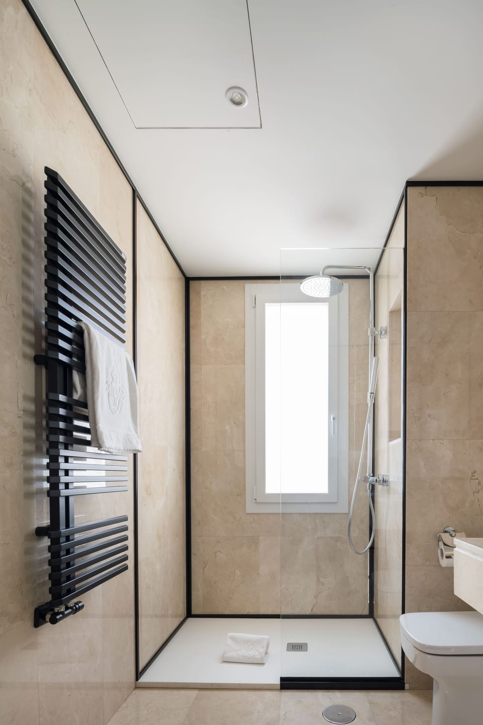 Junior Suite | Bathroom | Bathtub, deep soaking tub, free toiletries, hair dryer