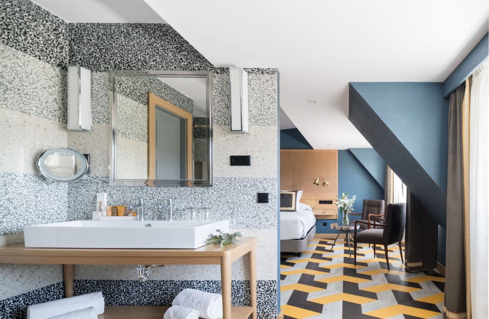 Suite | Bathroom | Bathtub, deep soaking tub, free toiletries, hair dryer