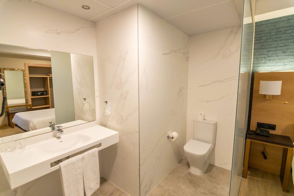 Minibar, in-room safe, desk, free WiFi