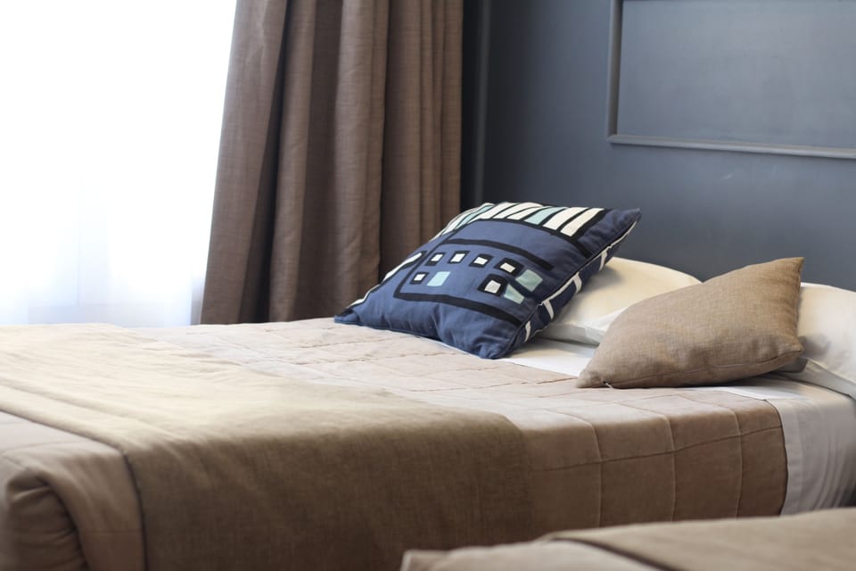Triple Room | In-room safe, desk, blackout drapes, soundproofing