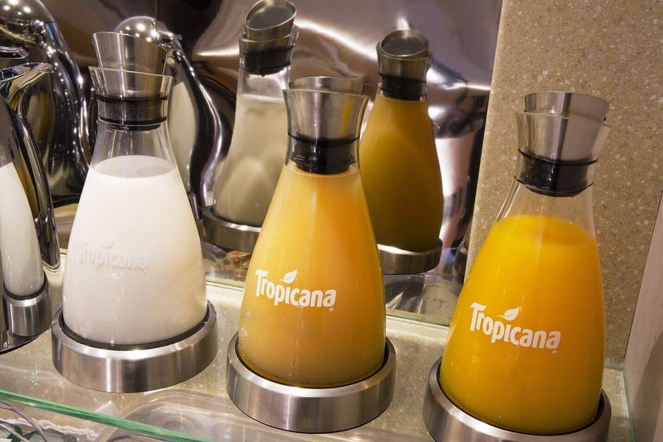 Daily full breakfast (EUR 14 per person)