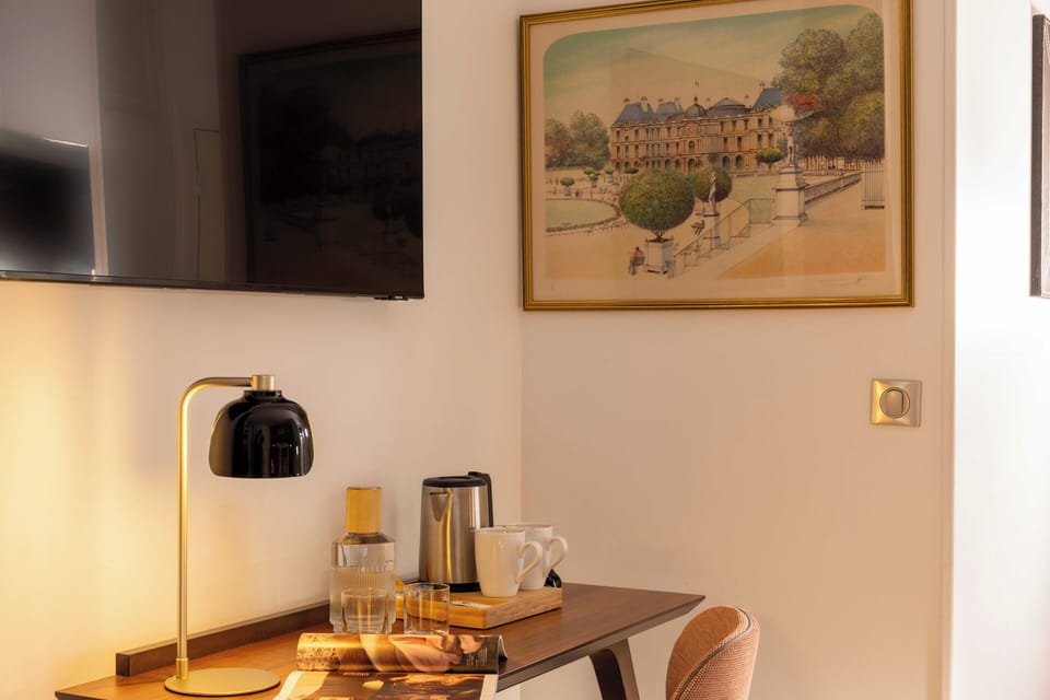 Comfort Double Room | In-room safe, desk, blackout drapes, iron/ironing board