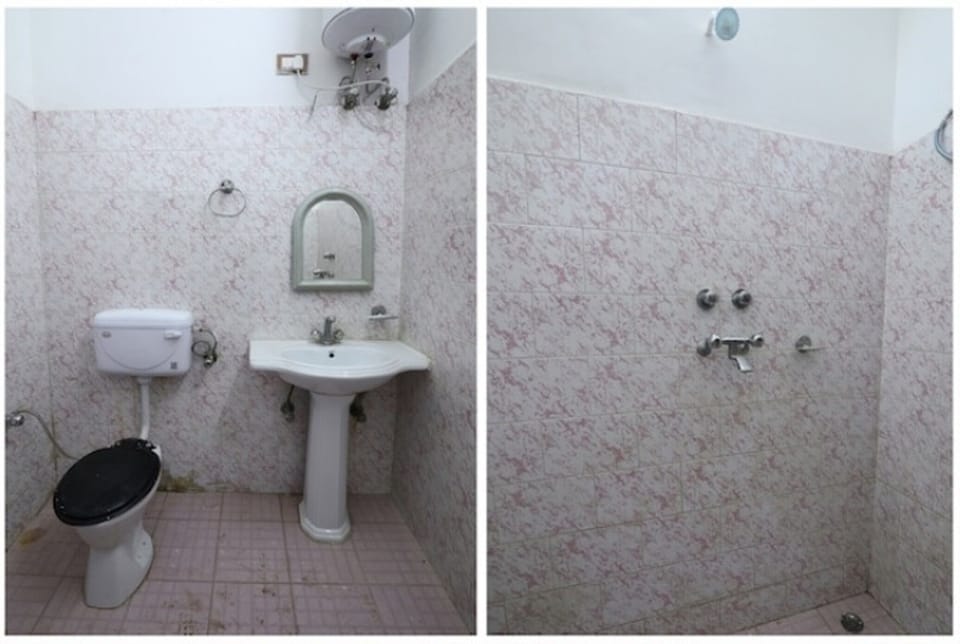 Shower, rainfall showerhead, free toiletries