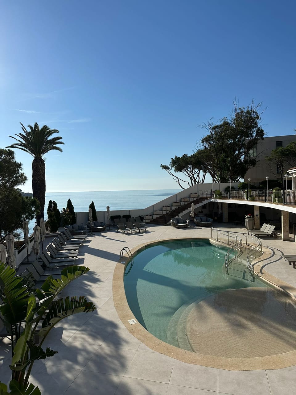 Outdoor pool, pool umbrellas, sun loungers