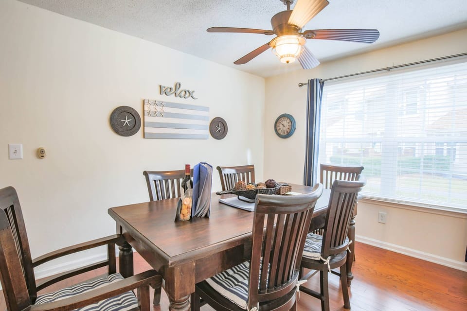 The dining table comfortably seats 6 people.