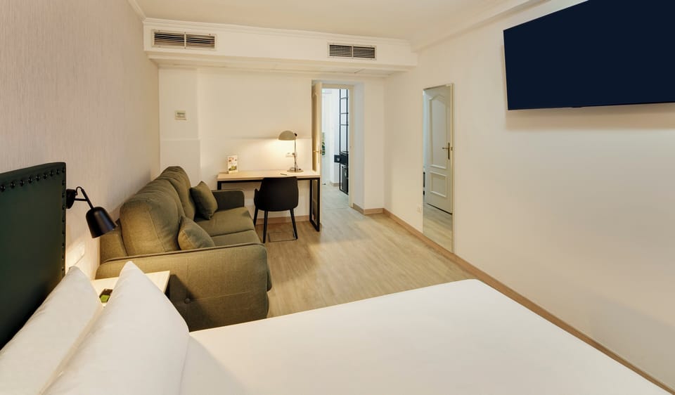 Classic Triple Room | Minibar, in-room safe, desk, blackout drapes