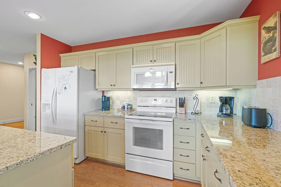 Kitchen--- Granite Counter-tops, Fully Equipped