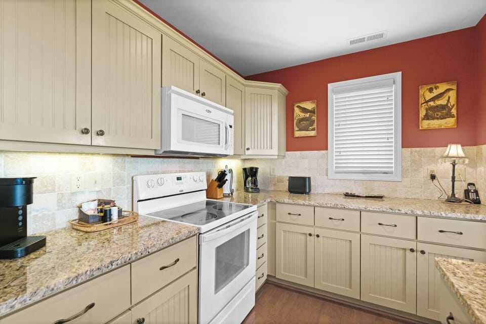 Kitchen--- Granite Counter-tops, Lots of Cabinets