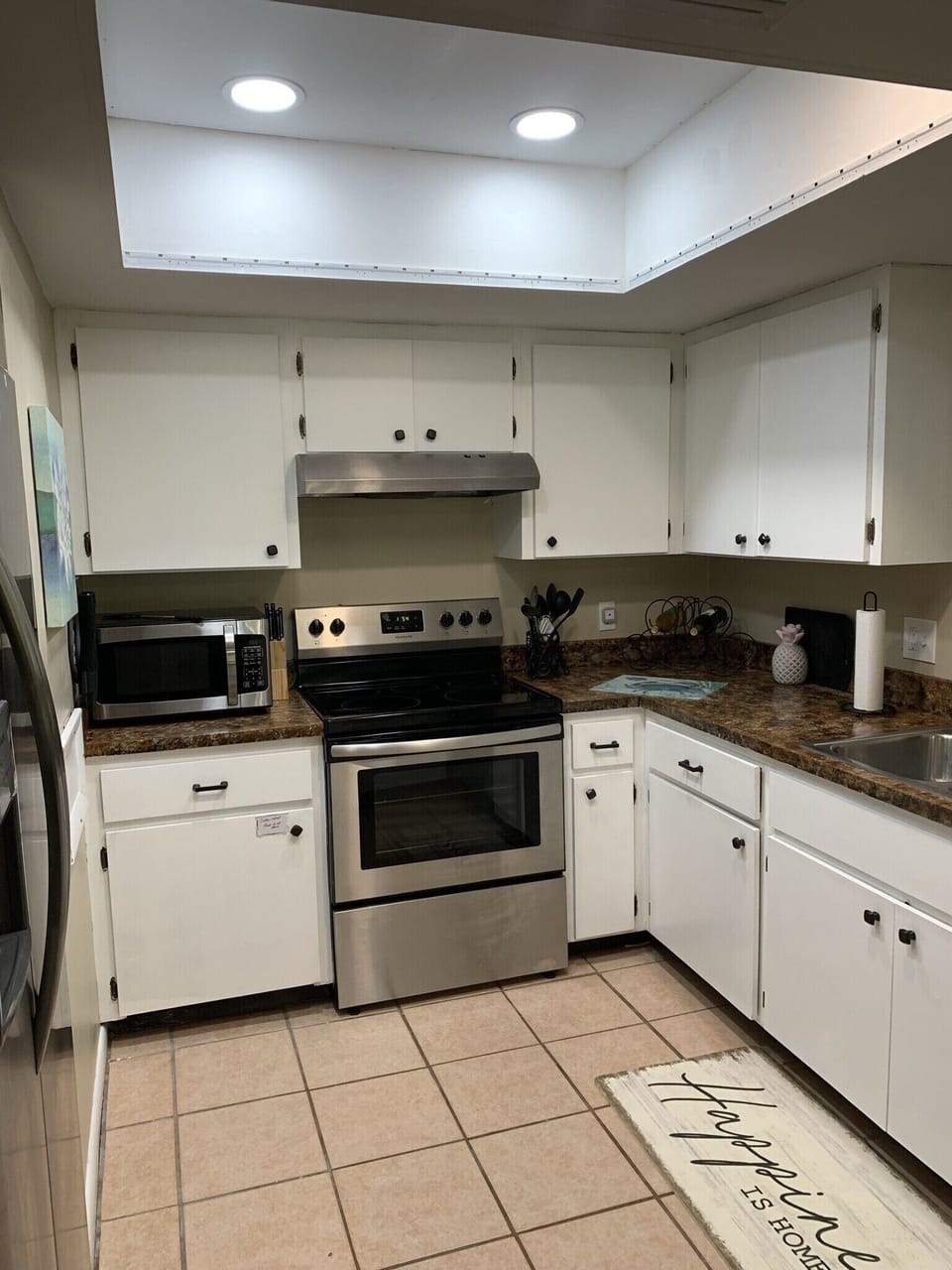 Kitchen with everything you need.
