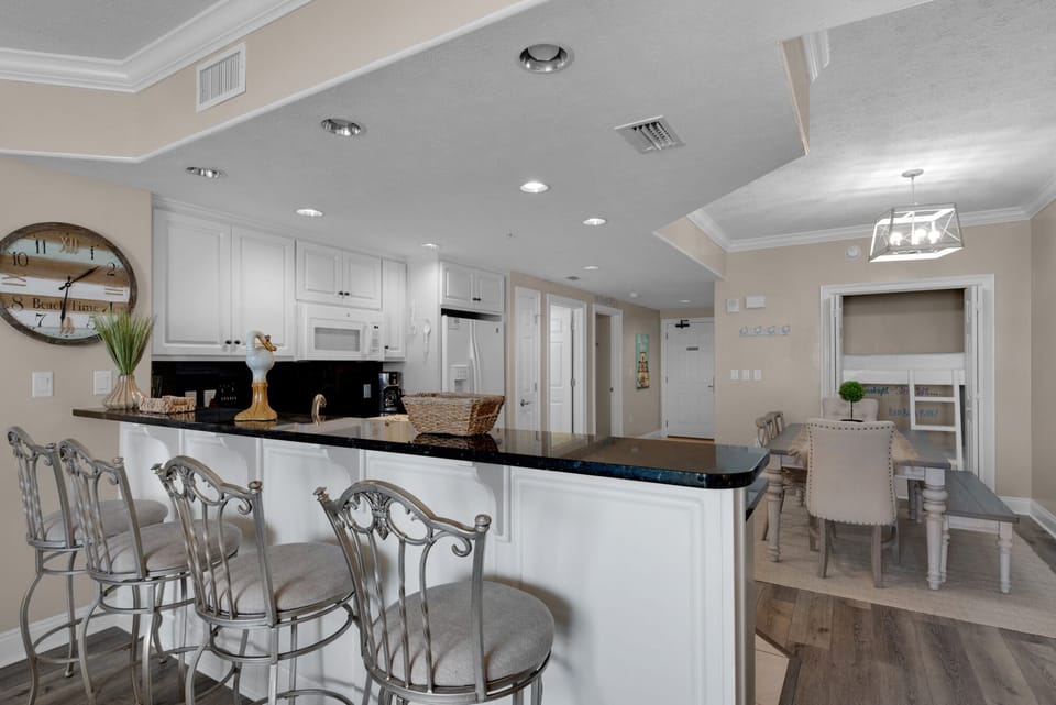 Condo, Multiple Beds, Pool Access | Private kitchen | Fridge, microwave, oven, stovetop