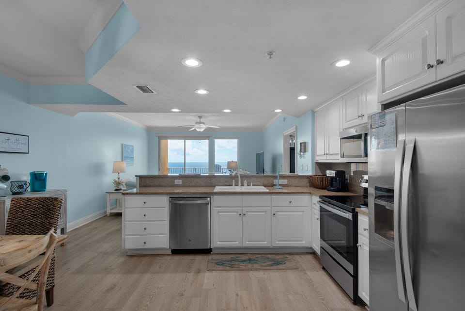 Condo, Multiple Beds, Pool Access | Private kitchen | Fridge, microwave, oven, stovetop