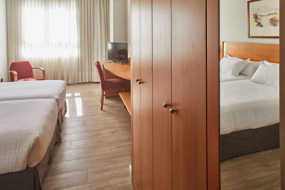 Minibar, in-room safe, desk, laptop workspace