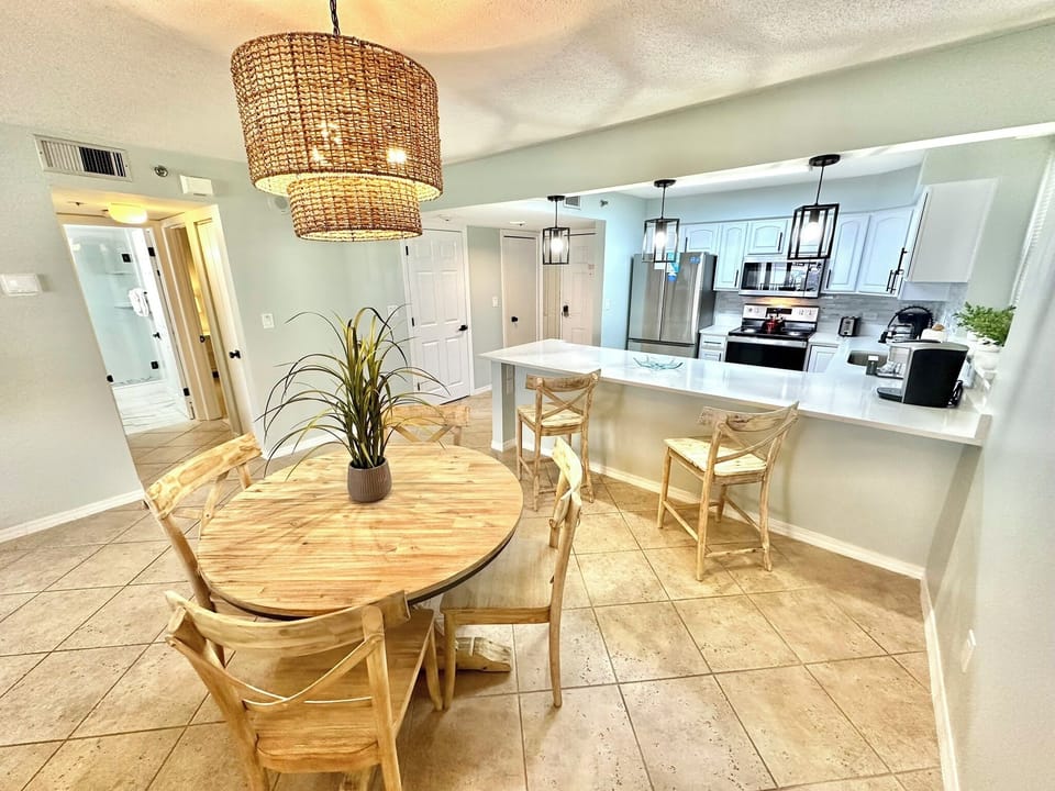Dining area for 6