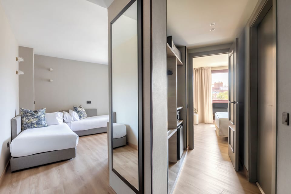 Quadruple Room | Hypo-allergenic bedding, down comforters, Select Comfort beds, minibar