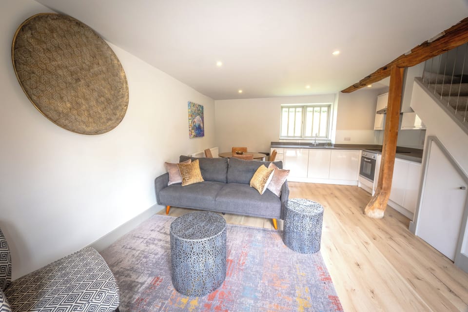 Open plan lounge, dining & kitchen (@georginaedwardsphotography)