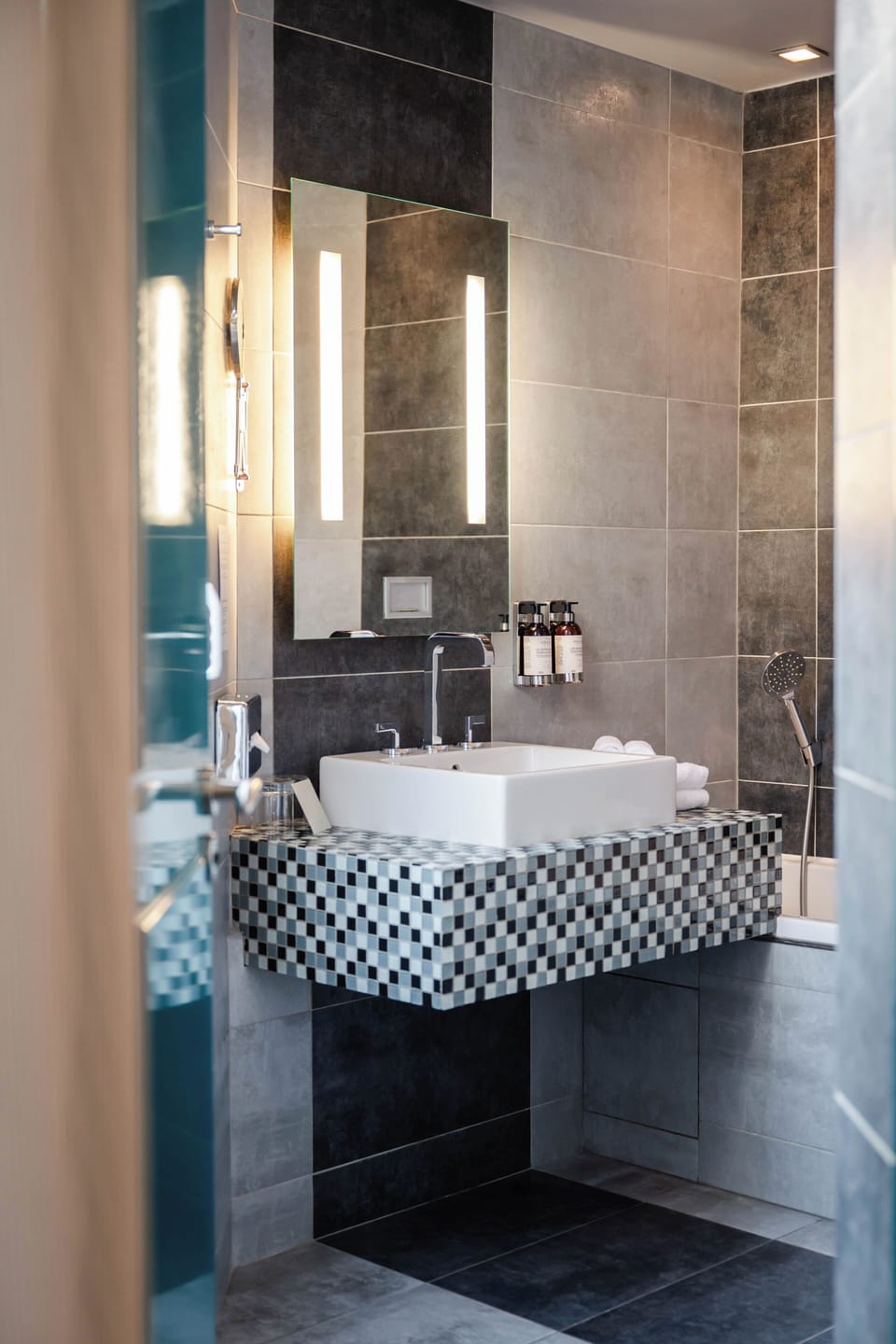 Combined shower/tub, free toiletries, hair dryer, slippers
