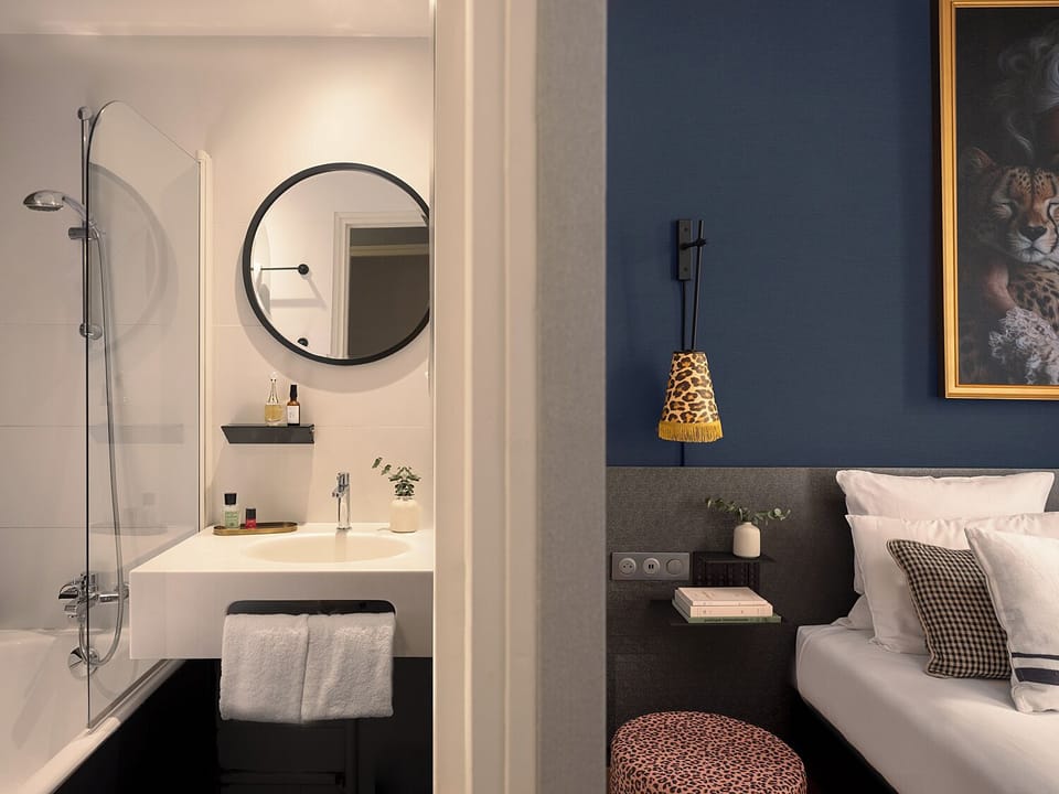 Superior Room, 1 Queen Bed, Terrace | Bathroom | Hair dryer, towels