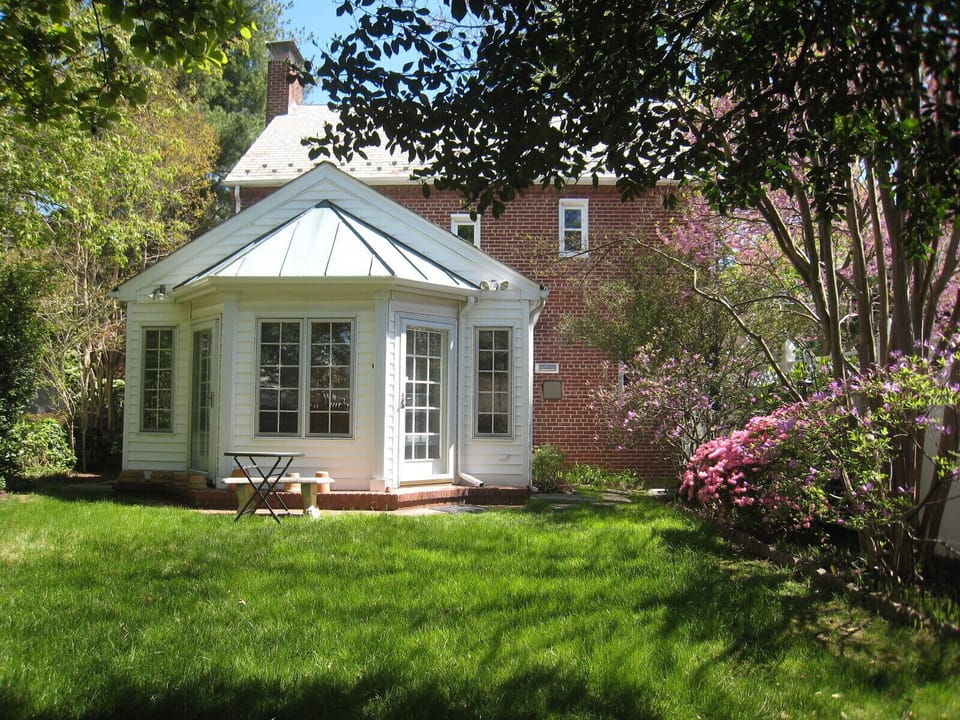 Your suite and private entrance - The bench and table are for your use. We provide the cushins.