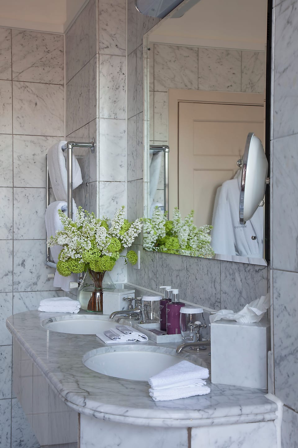 Suite (Merrion (Main House)) | Bathroom | Separate tub and shower, designer toiletries, hair dryer, bathrobes