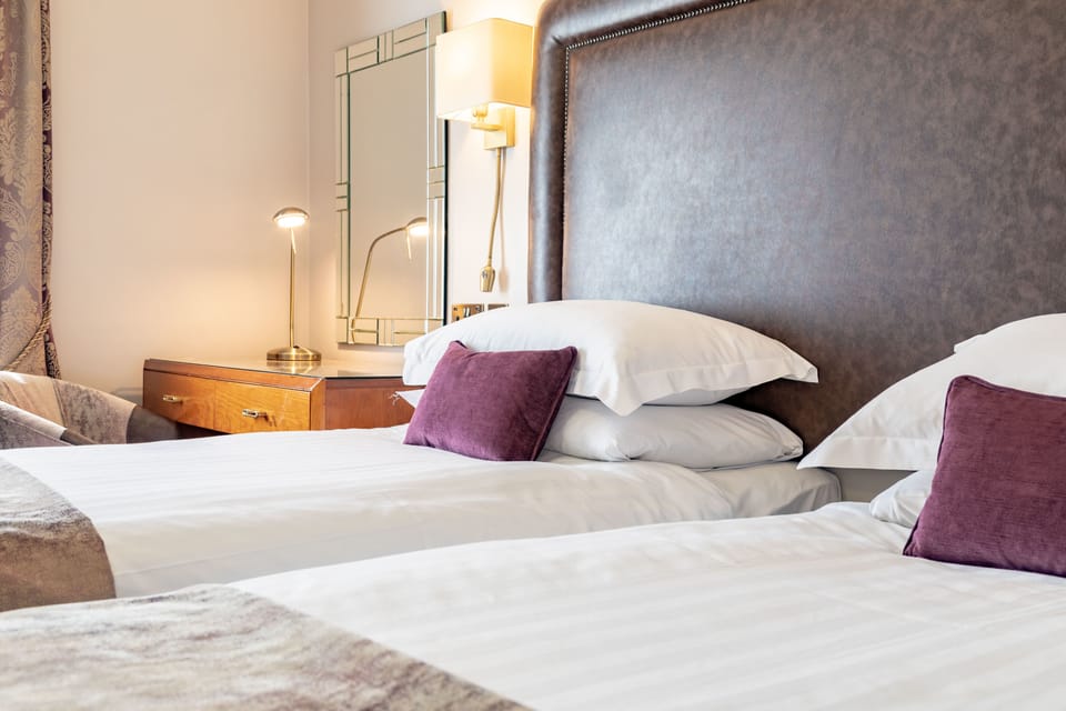 Classic Twin Room | 1 bedroom, in-room safe, desk, free WiFi