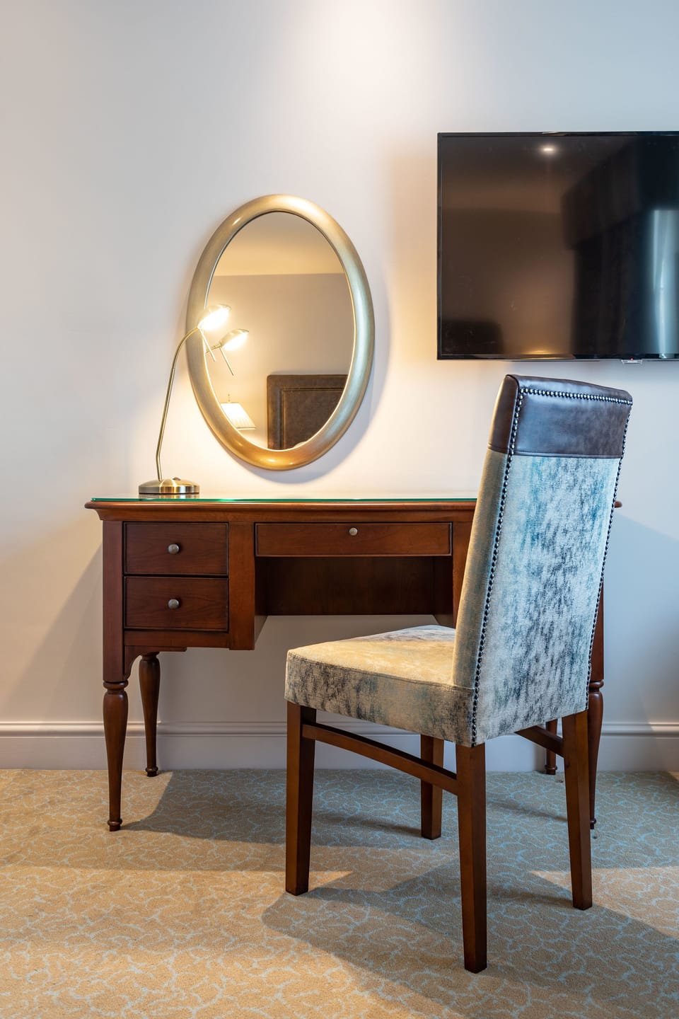 Suite (SHAKESPEARE SUITE) | Living area | TV