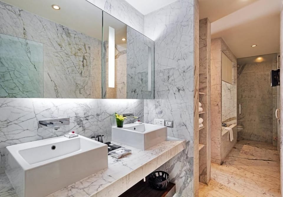 Combined shower/tub, free toiletries, hair dryer, bathrobes