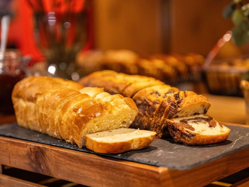 Daily buffet breakfast for a fee