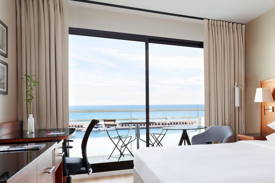 Superior Room, 1 King Bed, Sea View (Balcony) | Premium bedding, in-room safe, laptop workspace, soundproofing