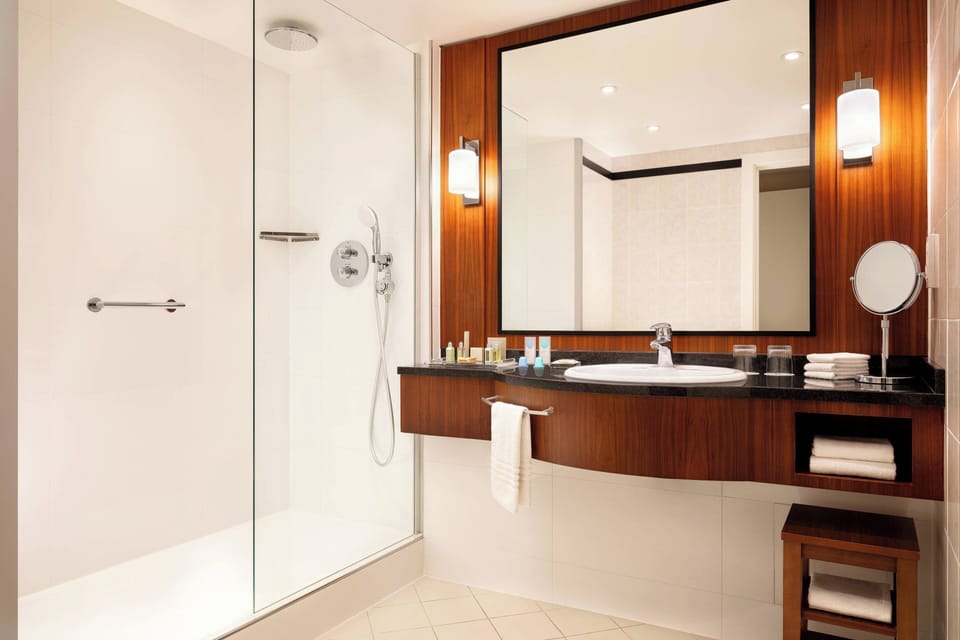 Suite, 1 Bedroom, Sea View | Bathroom | Eco-friendly toiletries, hair dryer, towels