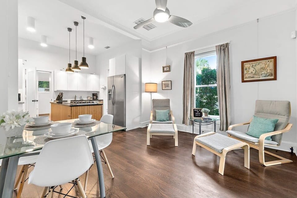 Opening and bright dining room with reading nook