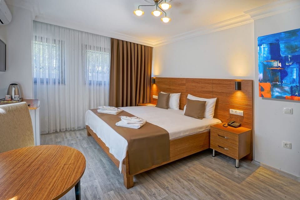 Economy Double Room | Frette Italian sheets, premium bedding, desk