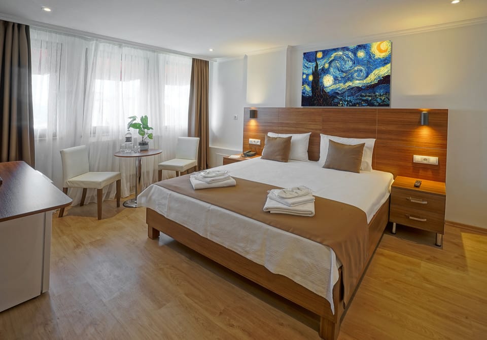 Deluxe Double Room | Frette Italian sheets, premium bedding, desk, iron/ironing board