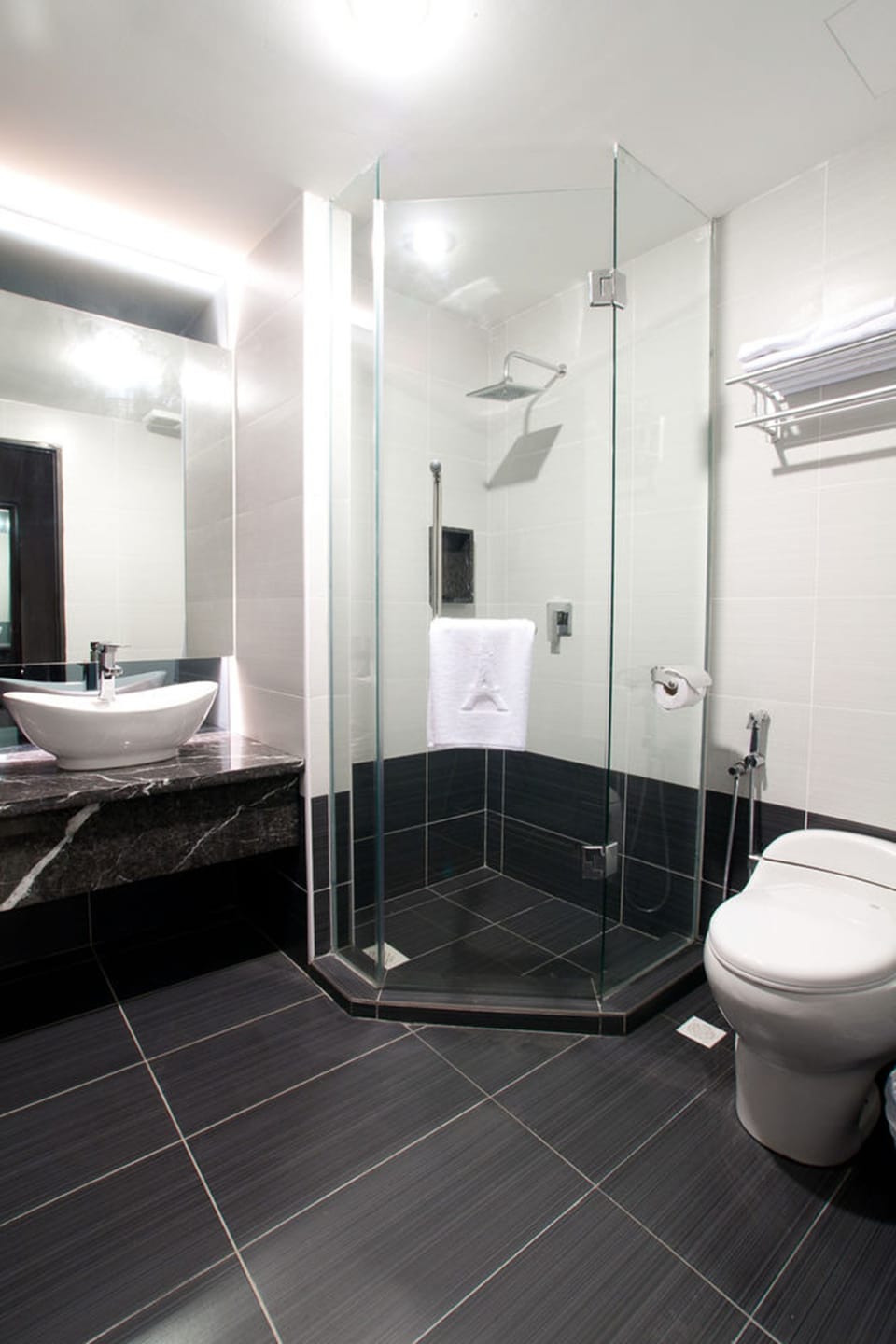 Shower, rainfall showerhead, free toiletries, hair dryer