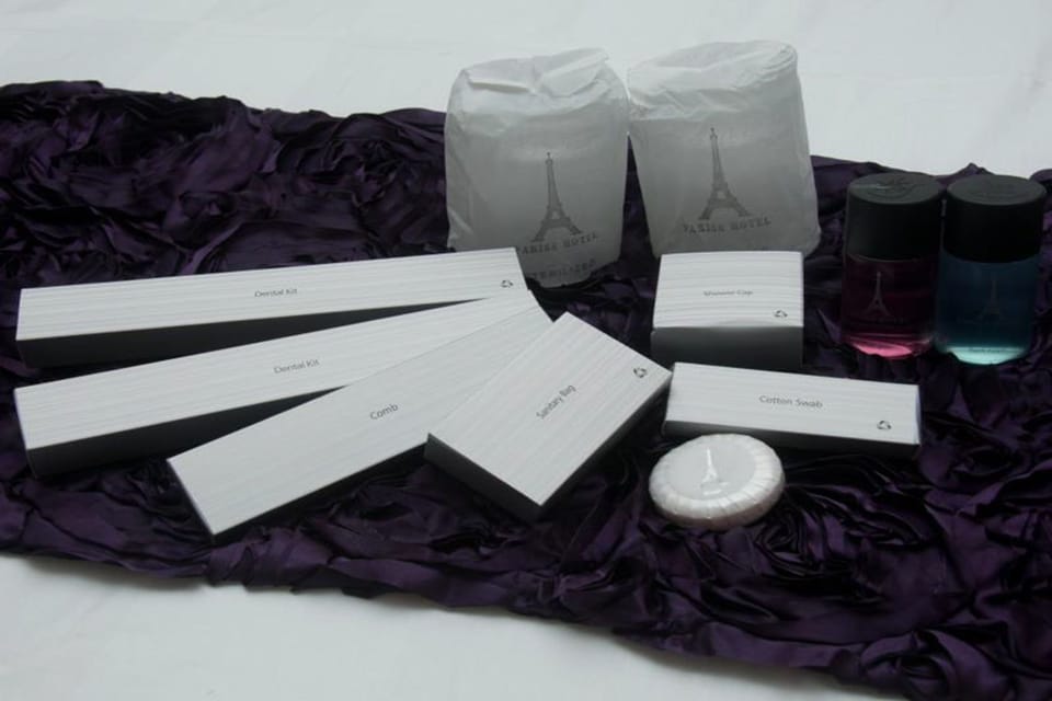 Shower, rainfall showerhead, free toiletries, hair dryer