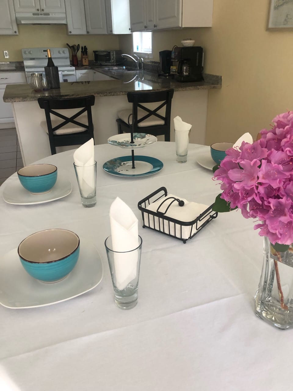 Kitchen dining area