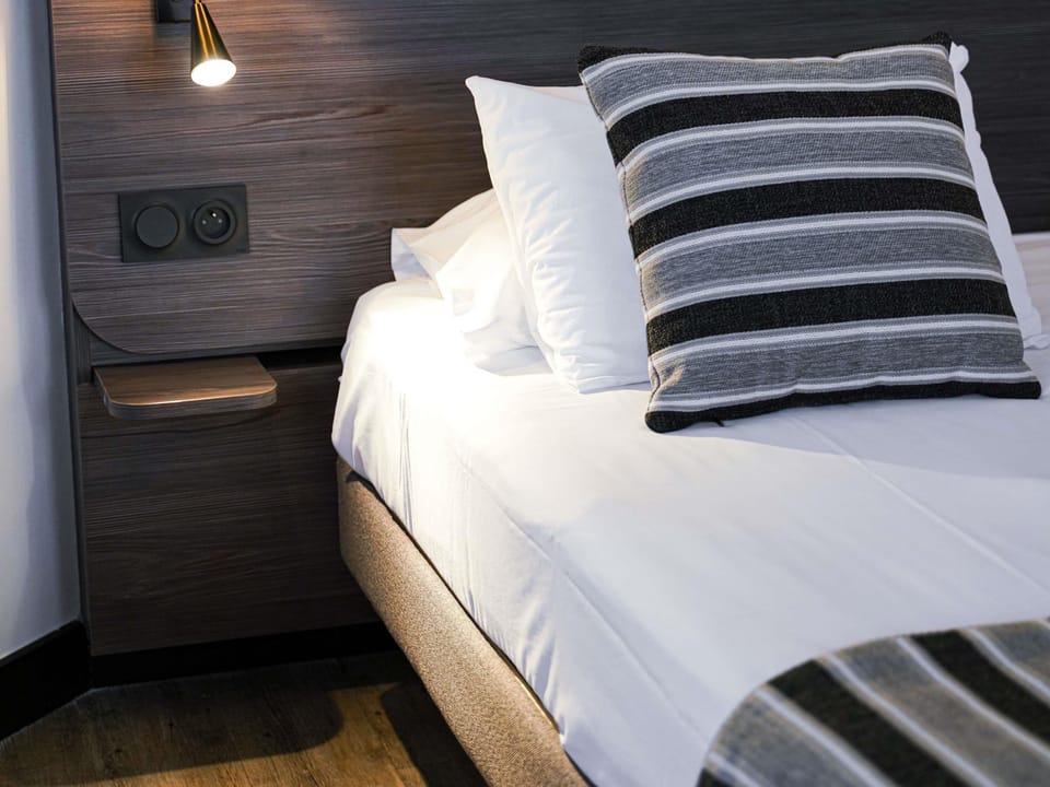 Junior Suite, 1 Double Bed | In-room safe, desk, blackout drapes, soundproofing
